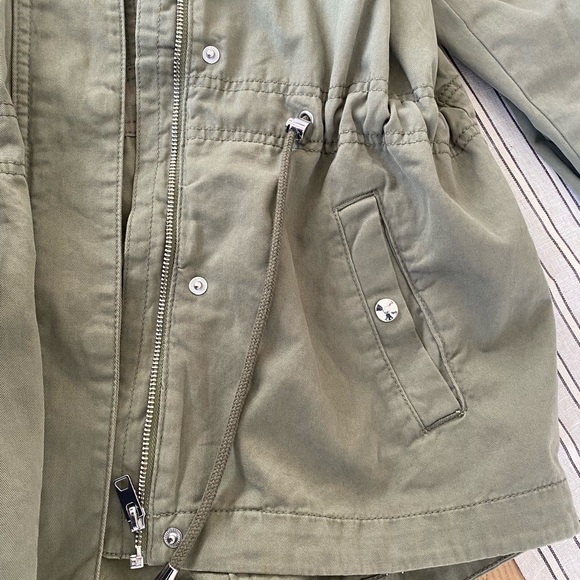 H&M women’s size 8 olive green - adjustable jacket - Picture 3 of 6